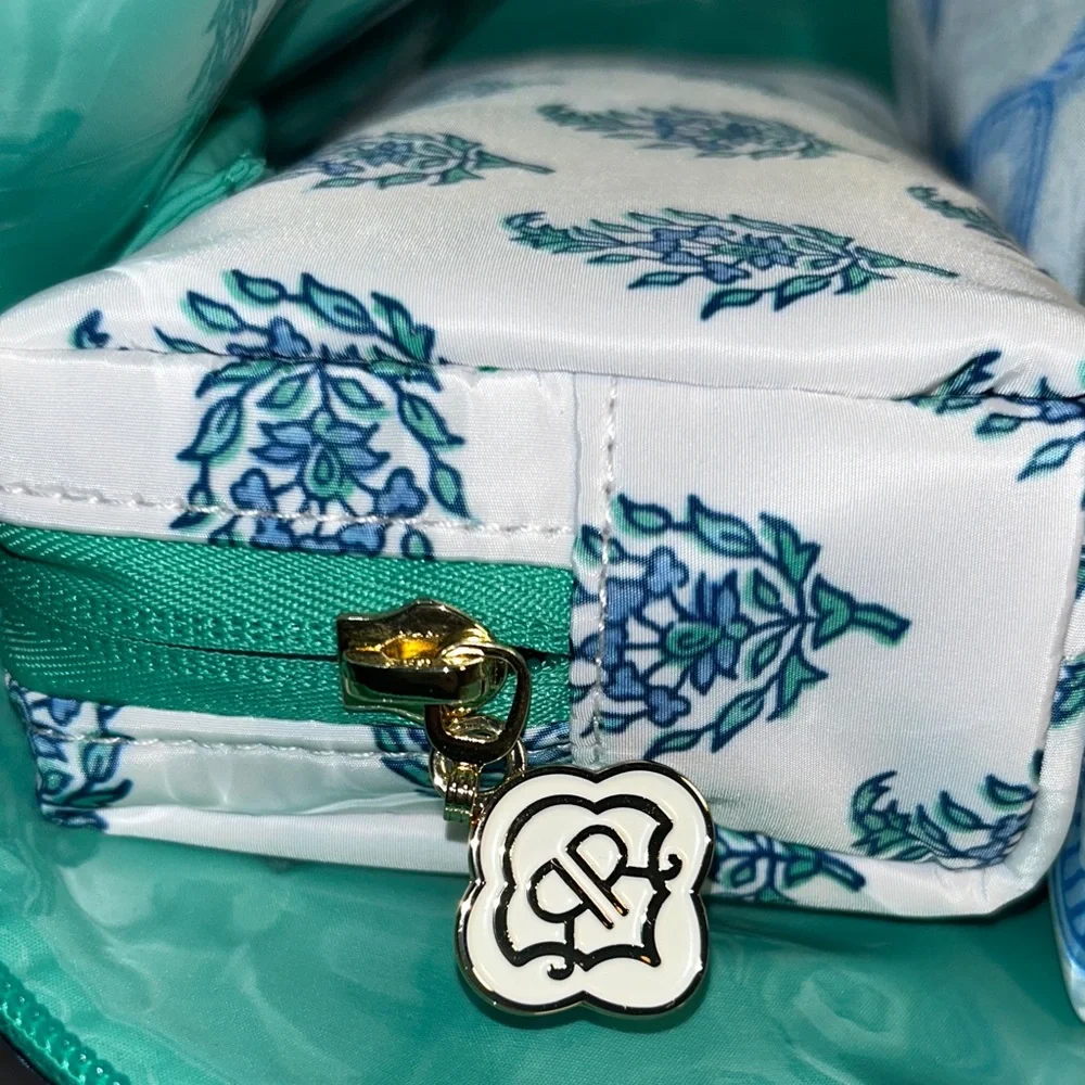 Roller Rabbit Target Blue Floral Cosmetic Bag with Green Trim Beauty Bag Set